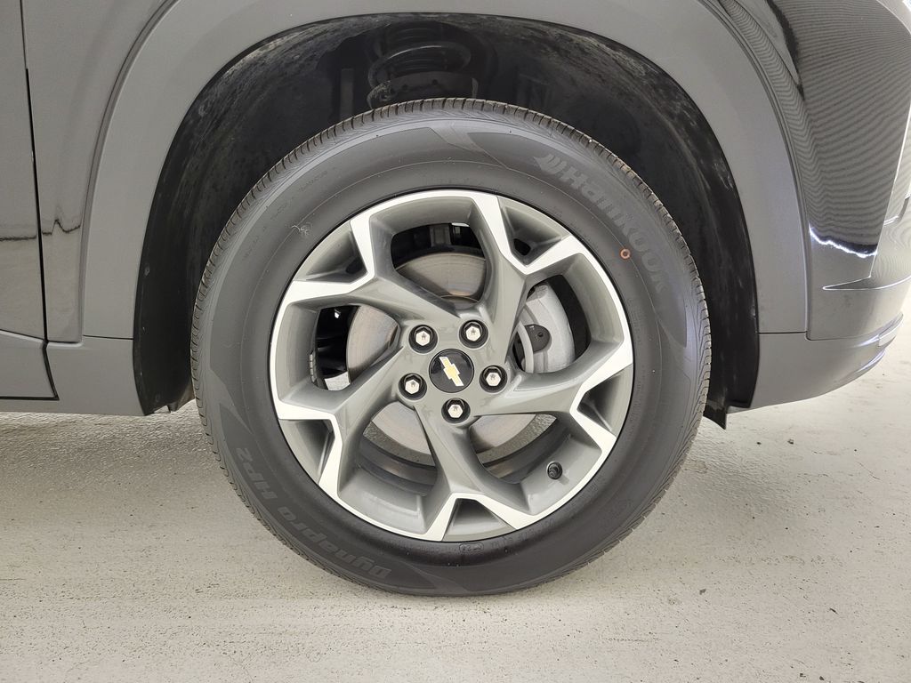 2024 Chevrolet Trax LT photo 17