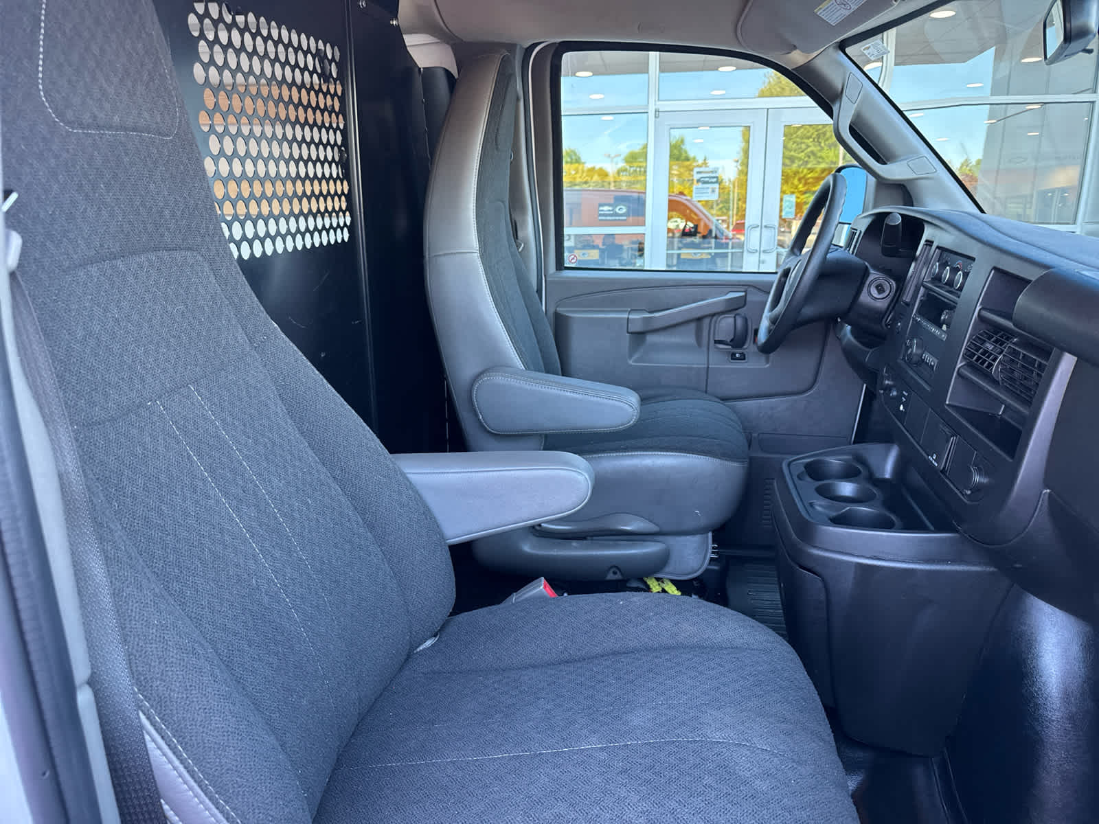 2024 Gmc Savana Cargo 2500 photo 4