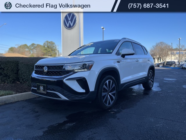 2022 Volkswagen Taos SE's photo