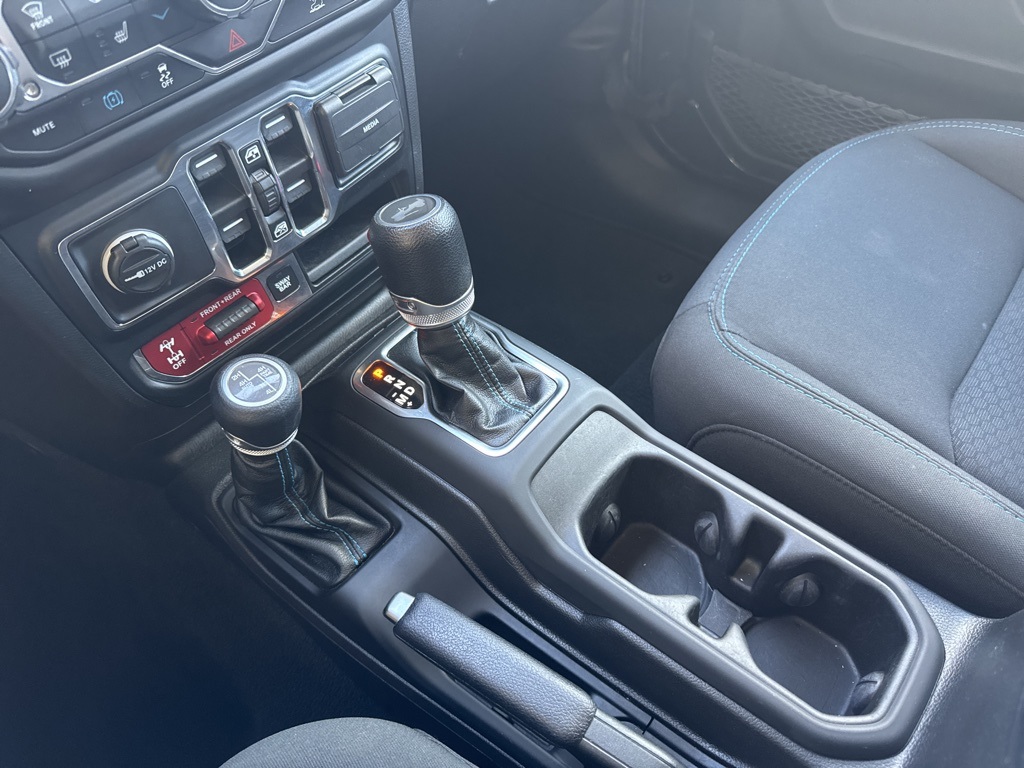 2023 Jeep Wrangler Rubicon 4xe photo 16