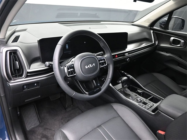 2025 Kia Sorento S photo 3