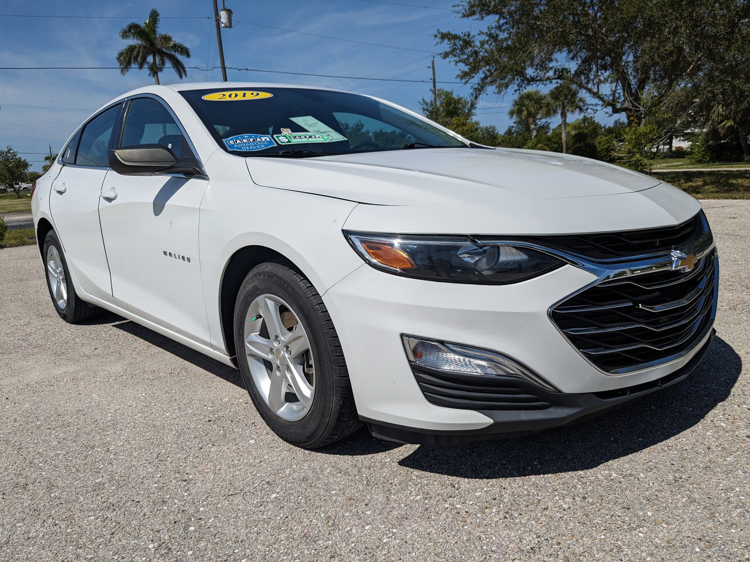 2019 Chevrolet Malibu LS photo 2