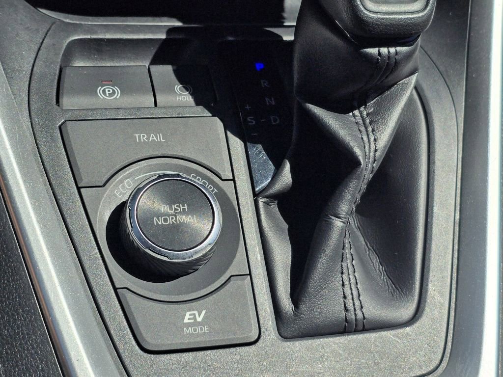 2022 Toyota RAV4 Hybrid LE photo 8