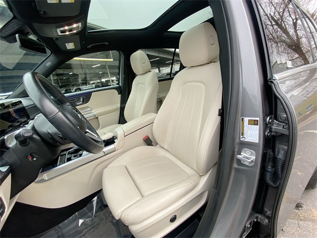 2023 Mercedes Benz GLB 250 4MATIC photo 2