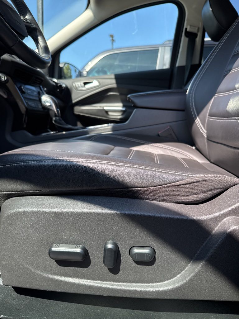 2019 Ford Escape Titanium photo 8