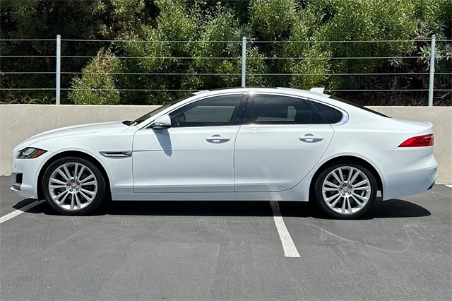 2020 Jaguar XF 25t Prestige photo 2