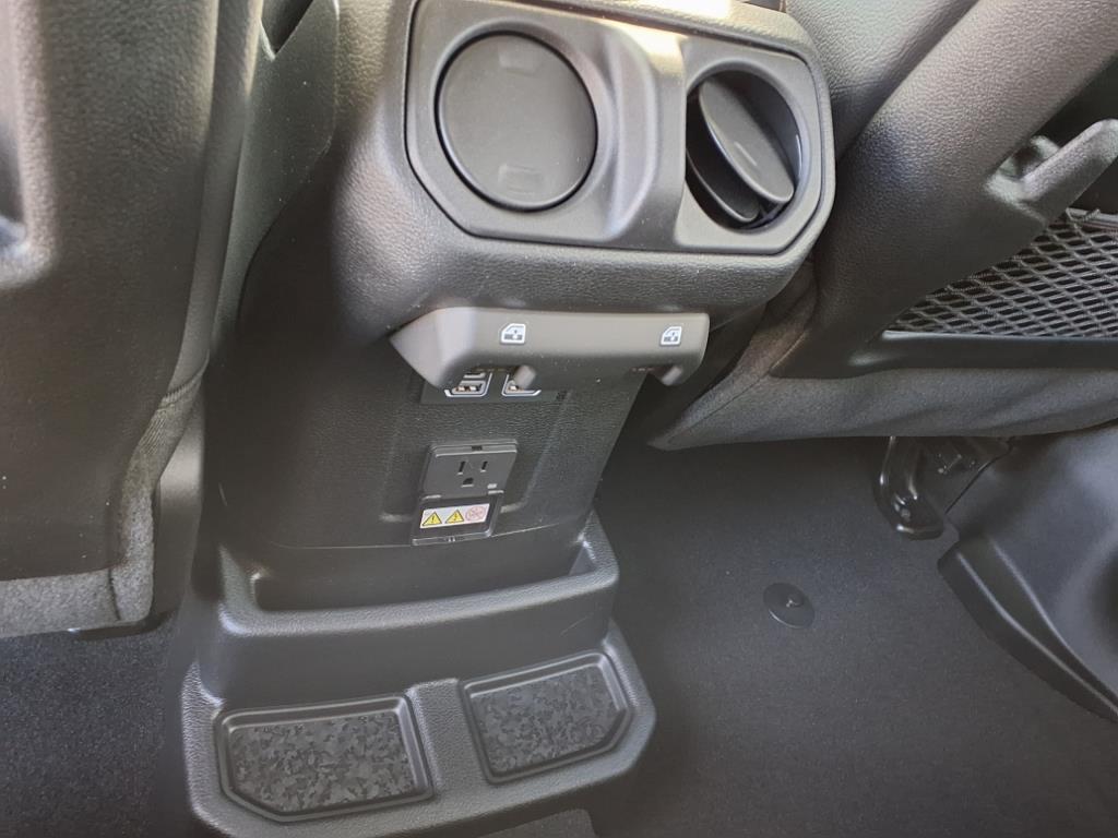 2025 Jeep Wrangler Sahara photo 4