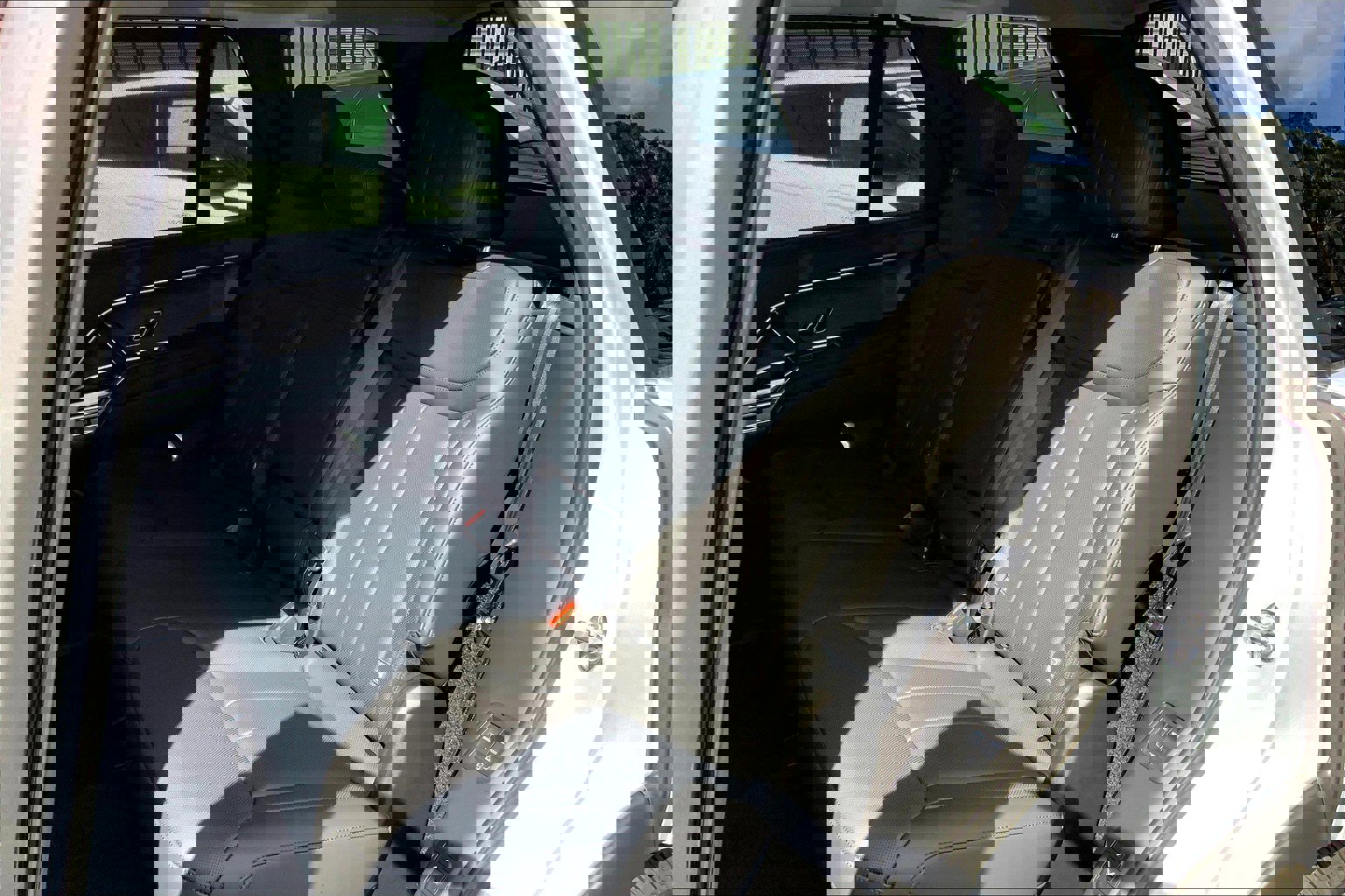 2025 Land Rover Range Rover SE photo 13