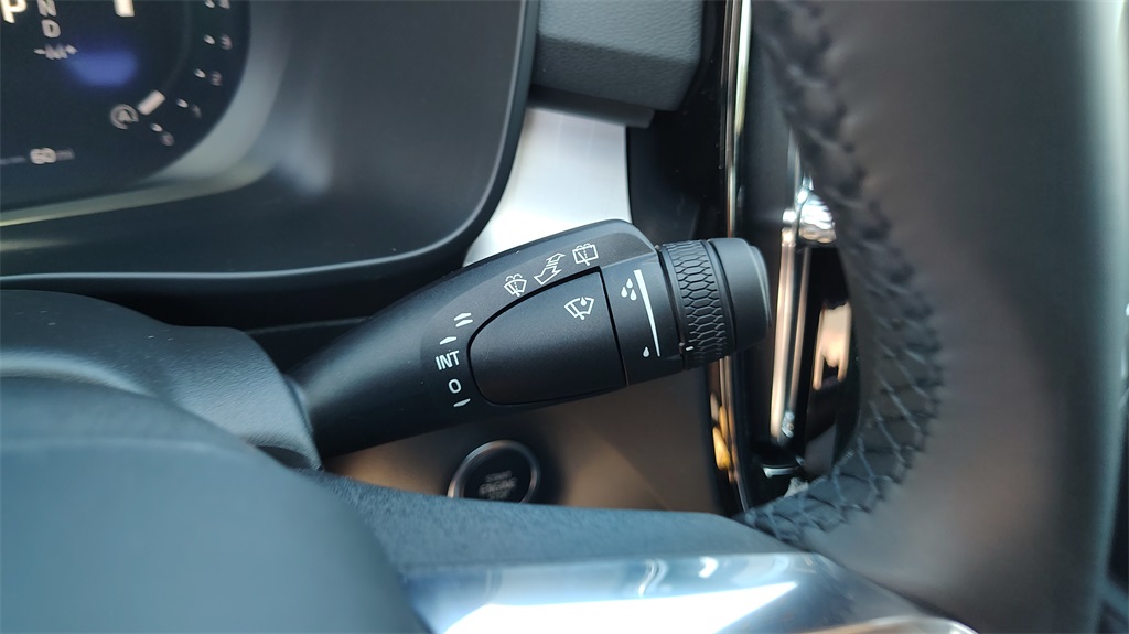 2026 Volvo XC40 photo 15