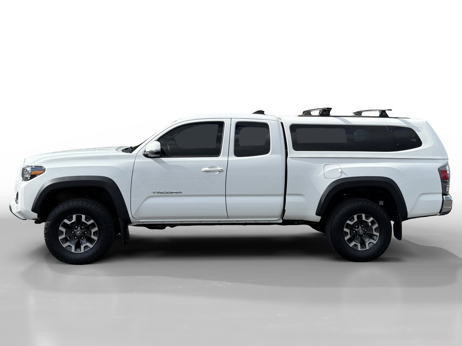 2022 Toyota Tacoma TRD Off-Road photo 2