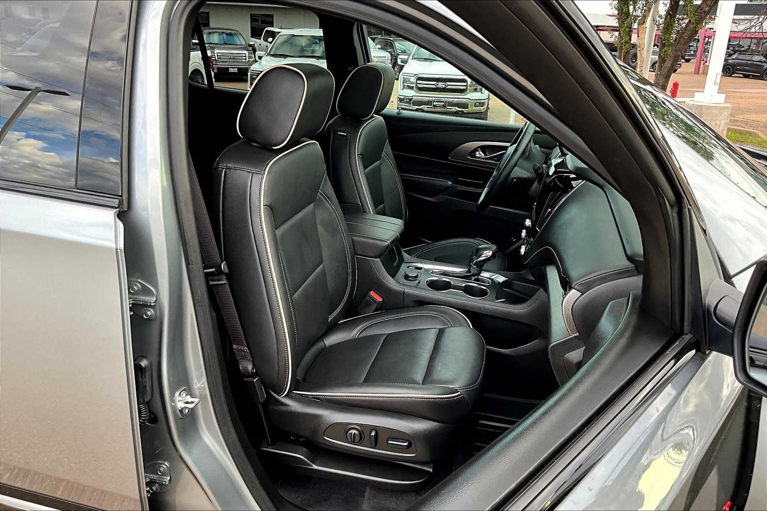 2023 Chevrolet Traverse Premier photo 5