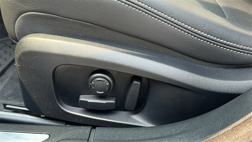 2024 Jaguar XF P300 R-Dynamic SE photo 11