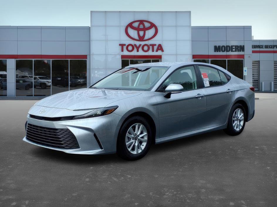 2026 Toyota Camry LE's photo