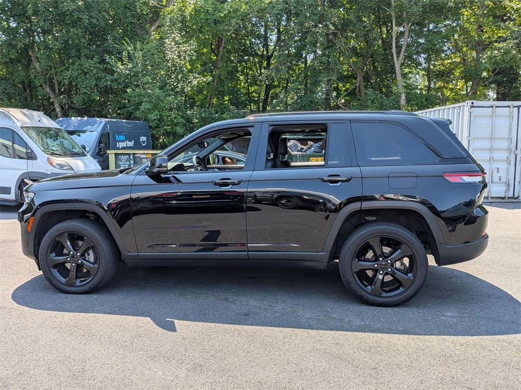 2023 Jeep Grand Cherokee Altitude photo 7