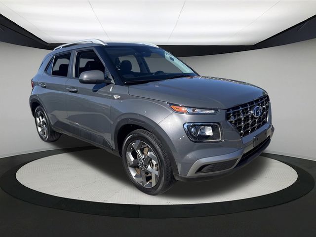 2024 Hyundai Venue SEL photo 2