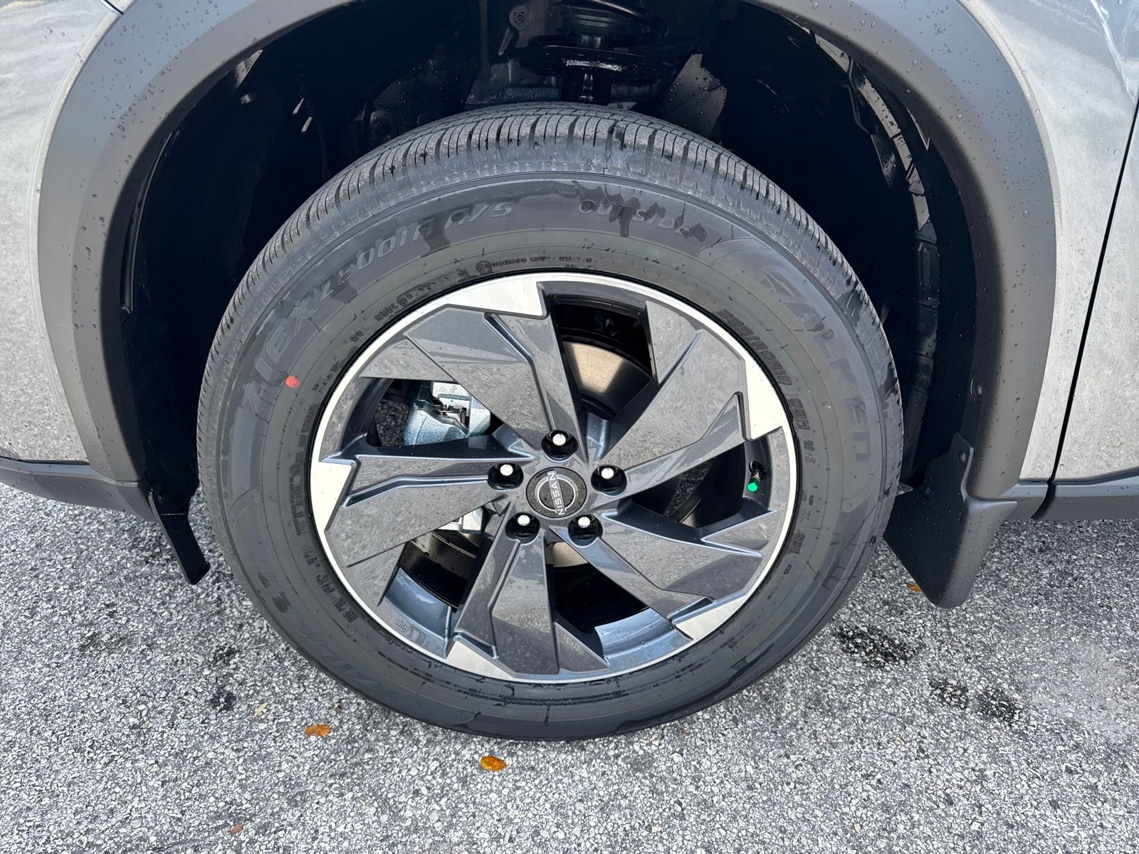 2026 Nissan Rogue SV photo 9