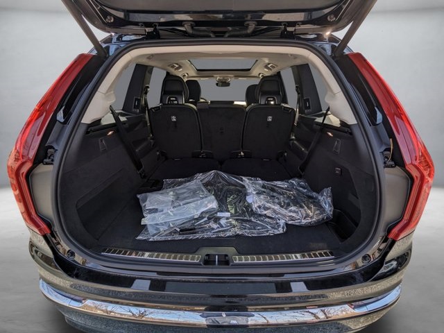 2025 Volvo XC90 T8 Plus photo 4