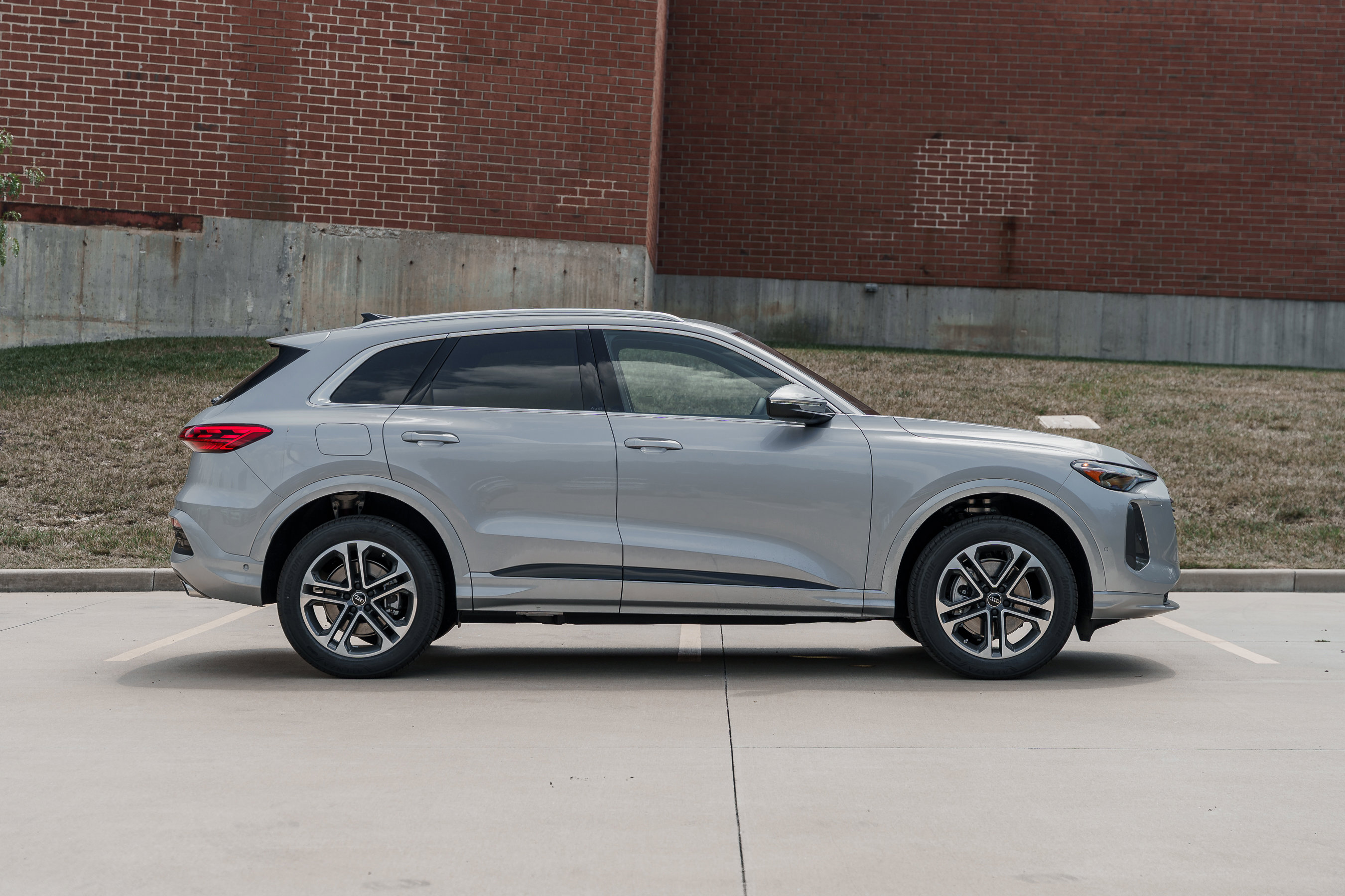 2025 Audi Q5 Premium photo 2