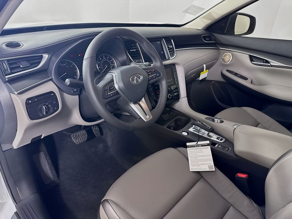 2025 Infiniti QX50 Luxe photo 9