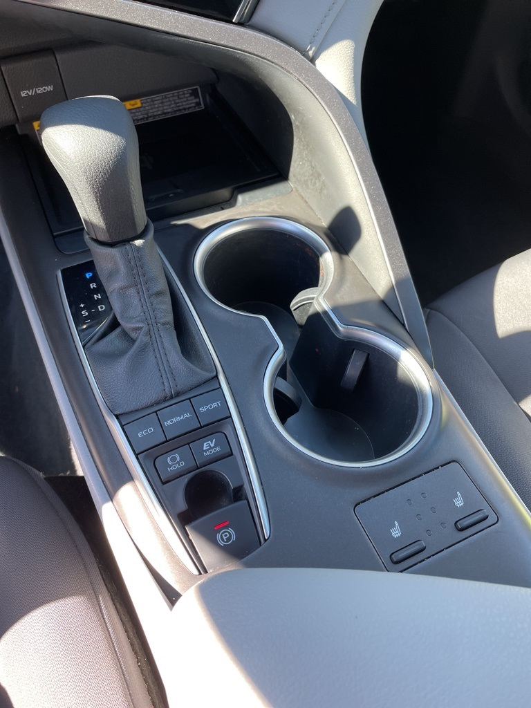 2021 Toyota Camry Hybrid LE photo 8