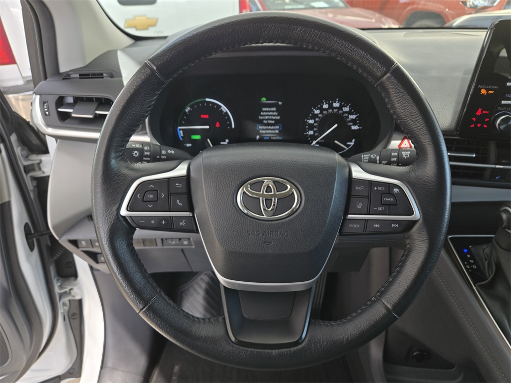 2024 Toyota Sienna XLE photo 11