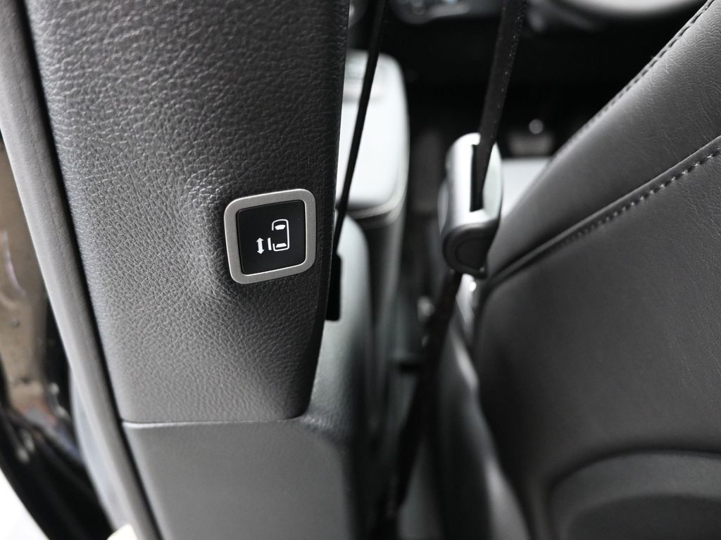 2026 Chrysler Pacifica photo 13