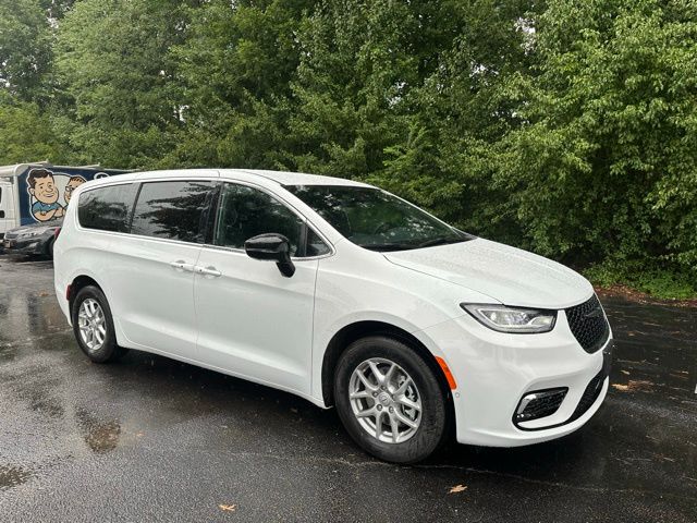 2026 Chrysler Pacifica photo 2