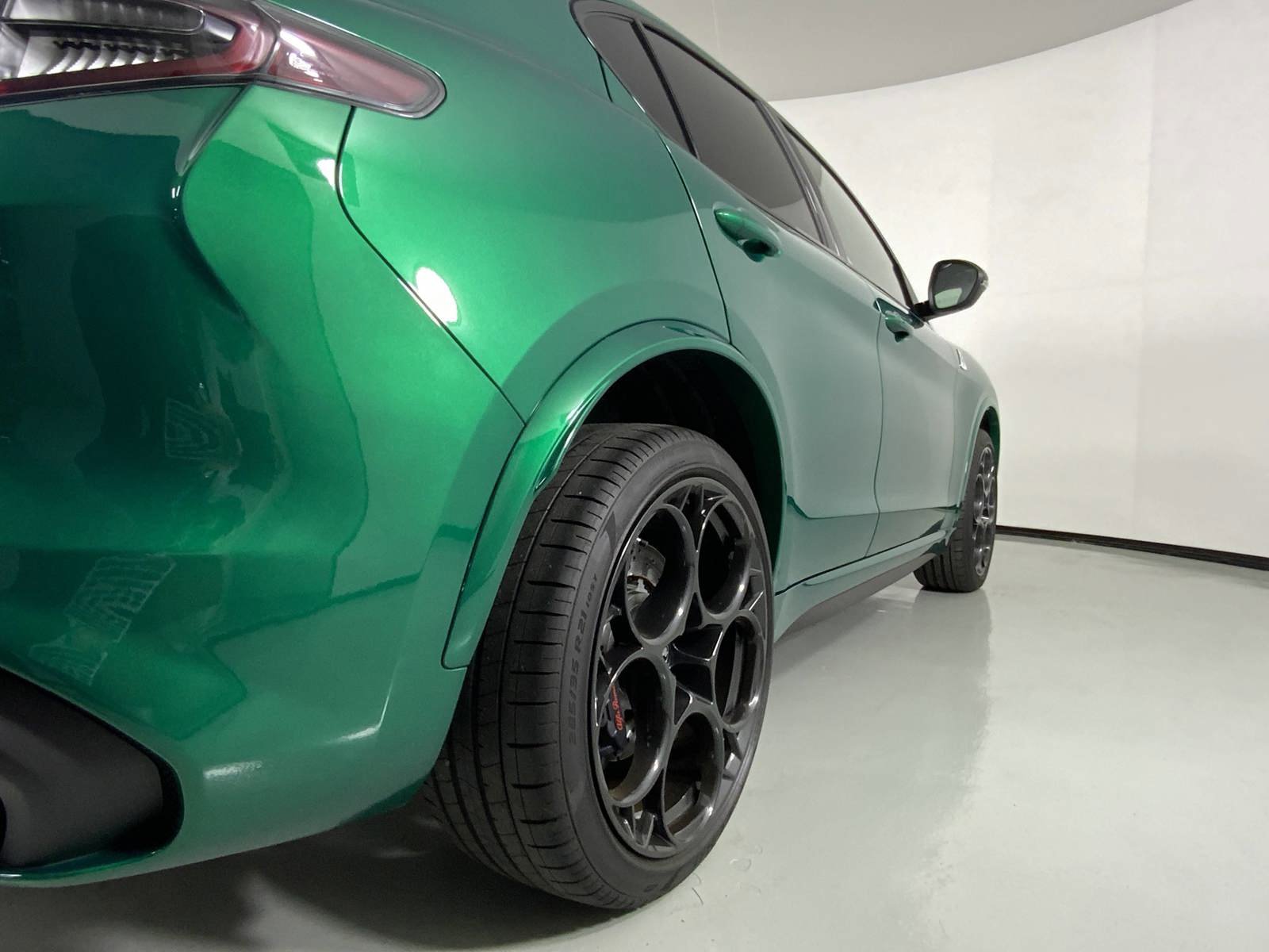 2024 Alfa Romeo Stelvio Quadrifoglio photo 3