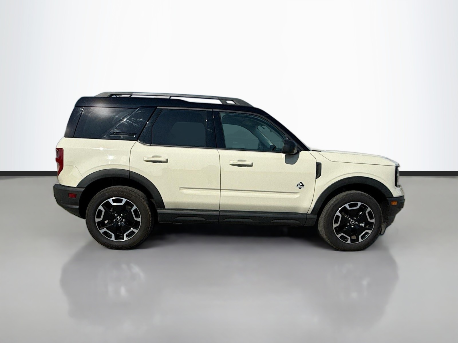 2024 Ford Bronco Sport Outer Banks photo 2