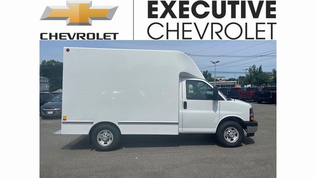 2025 Chevrolet Express Cutaway Base's photo