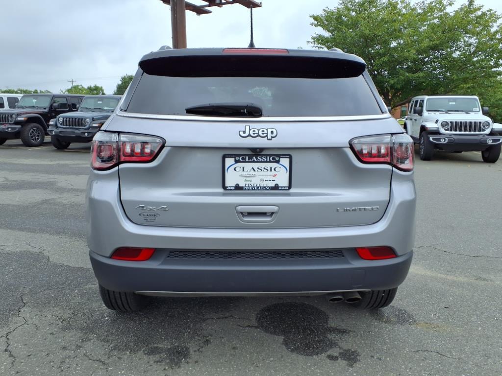 2022 Jeep Compass Limited photo 18