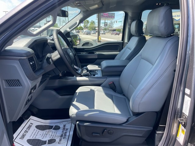 2025 Ford F-150 Lightning photo 2