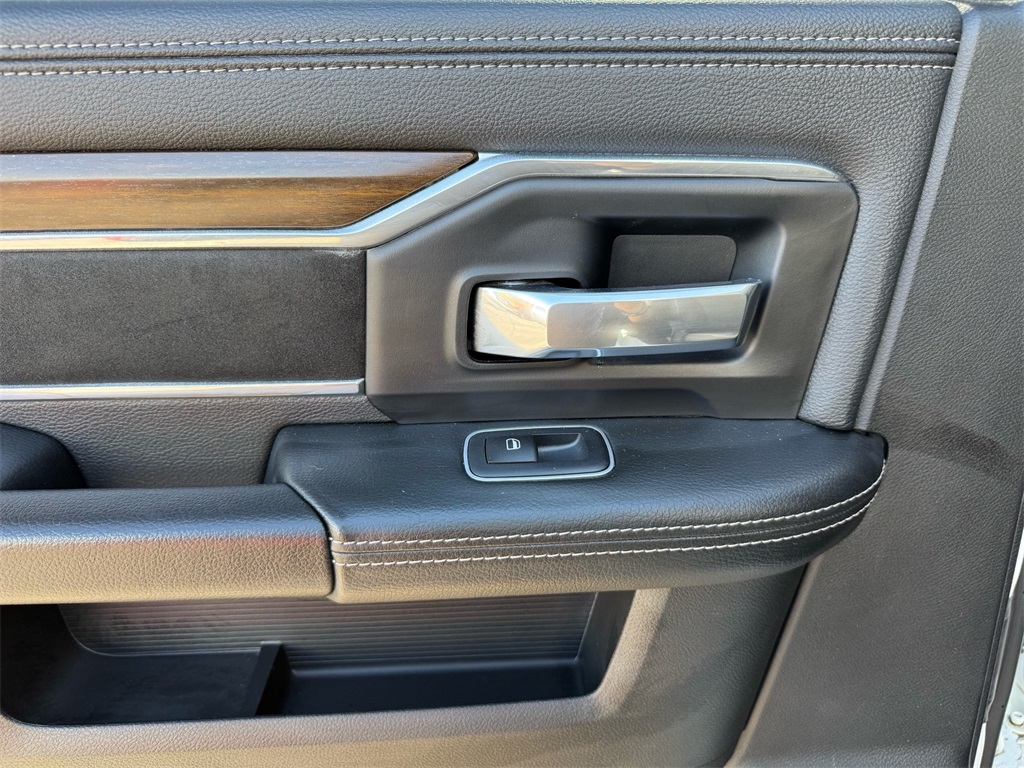 2024 Ram 3500 Laramie photo 18