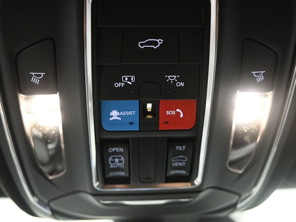 2025 Jeep Grand Cherokee Altitude X photo 16