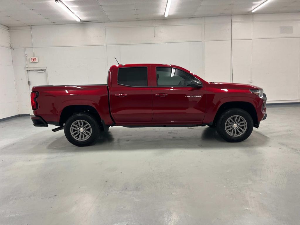 2026 Chevrolet Colorado LT photo 2