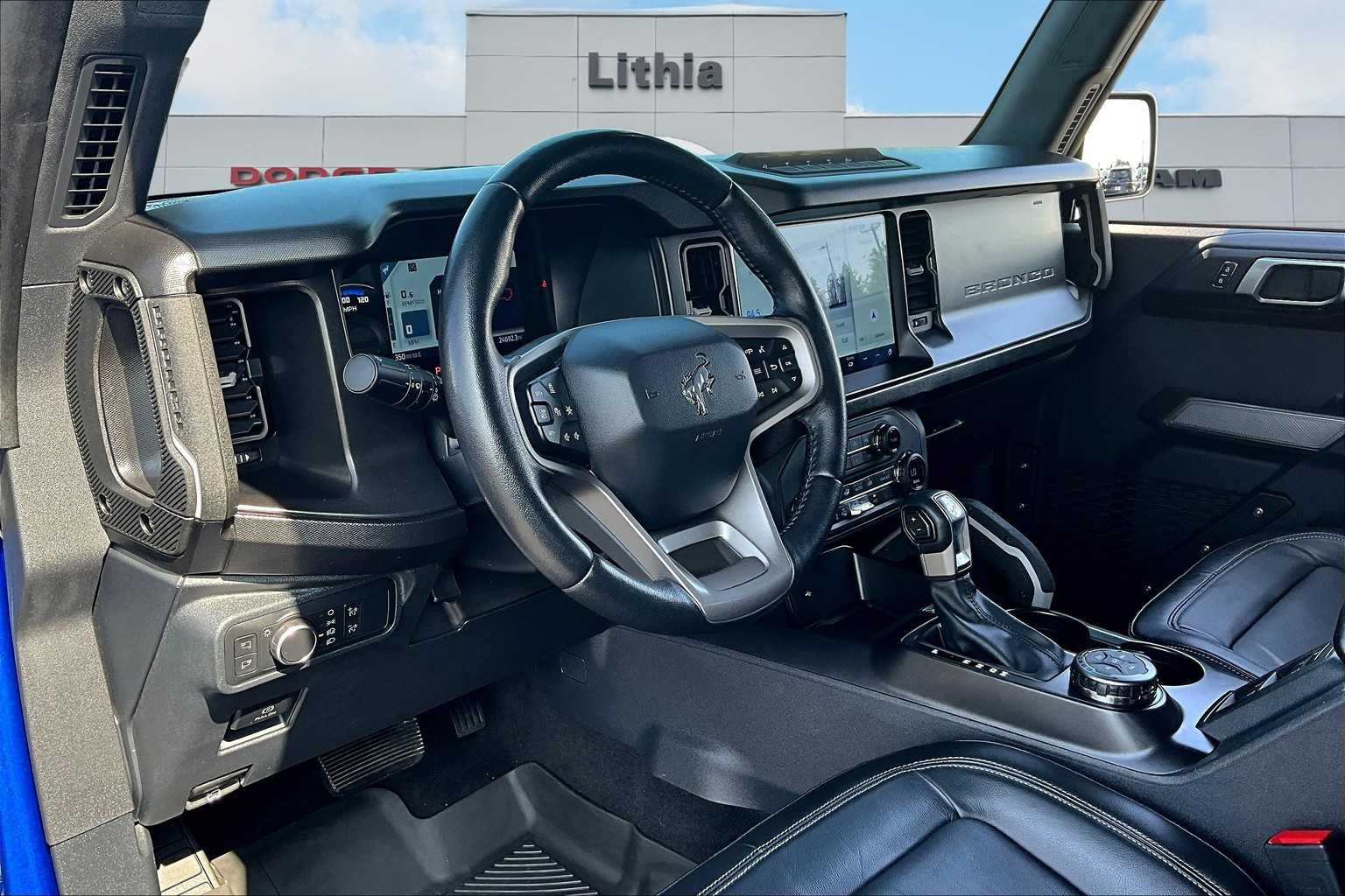 2021 Ford Bronco First Edition photo 2