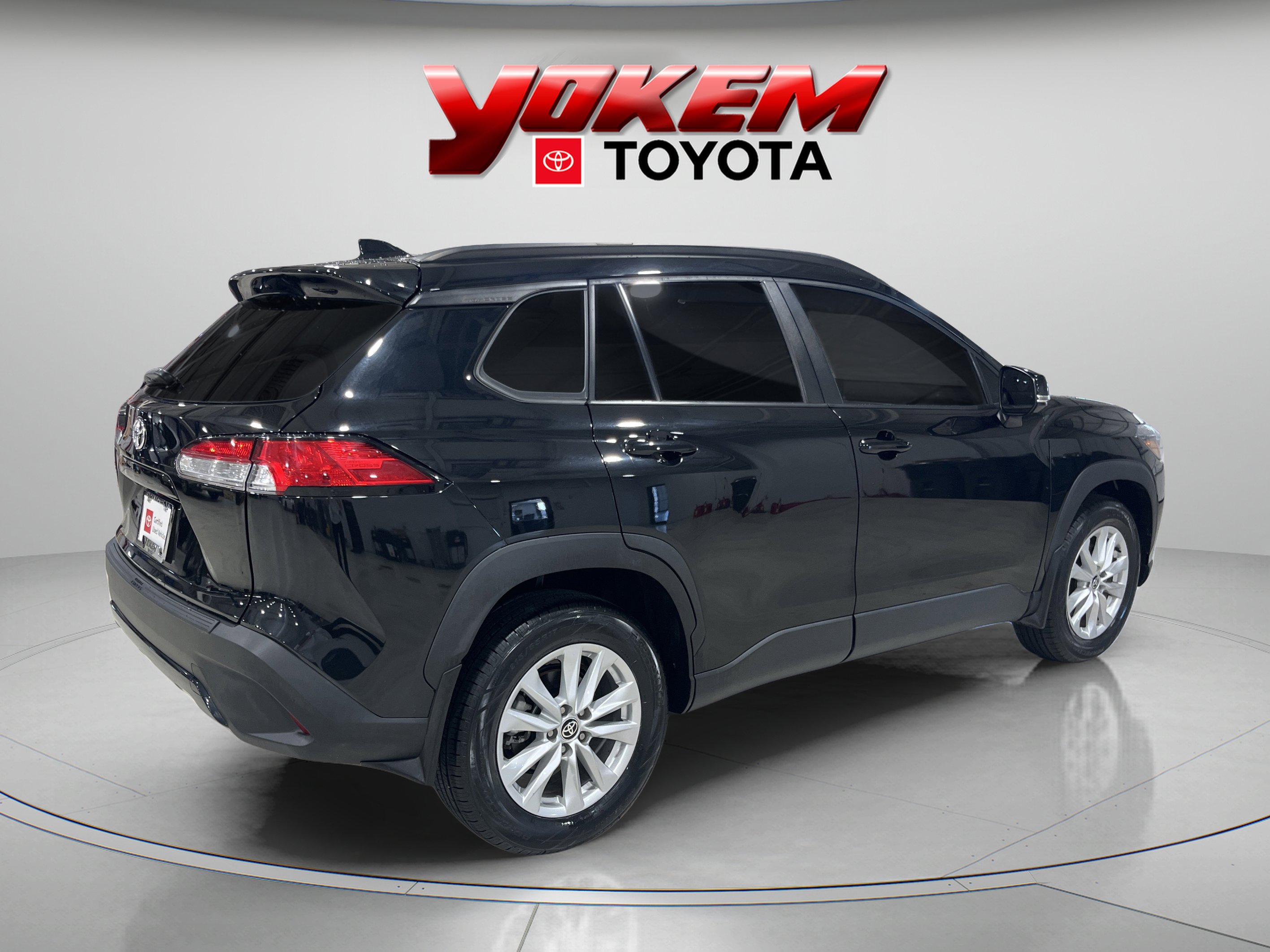 2022 Toyota Corolla Cross LE photo 5