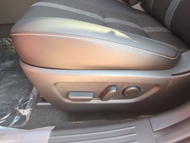2025 Mazda CX-50 2.5 S Preferred photo 11
