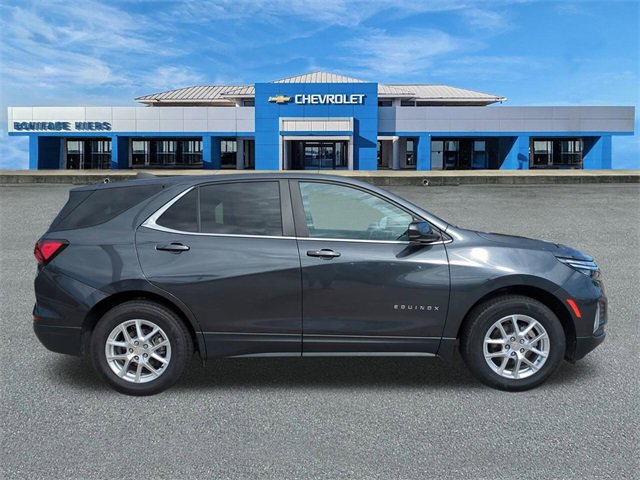 2023 Chevrolet Equinox LT photo 2