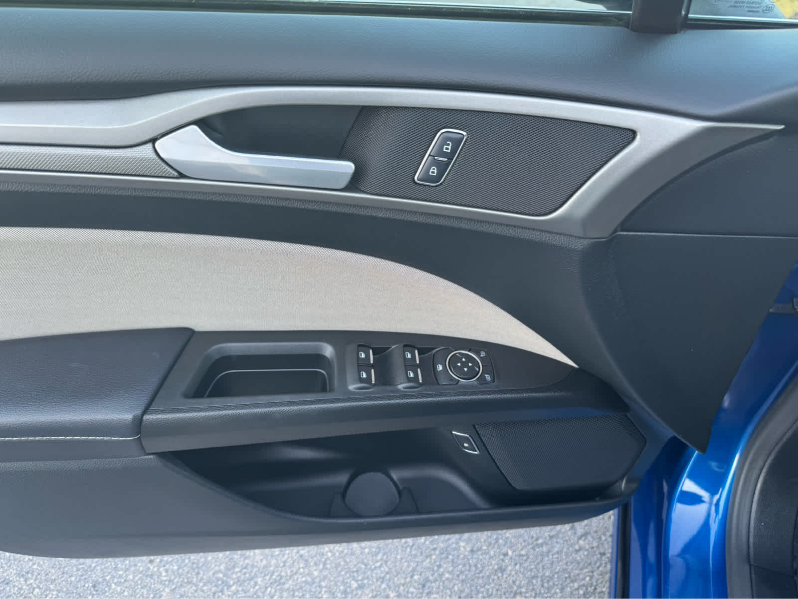 2017 Ford Fusion Hybrid S photo 11