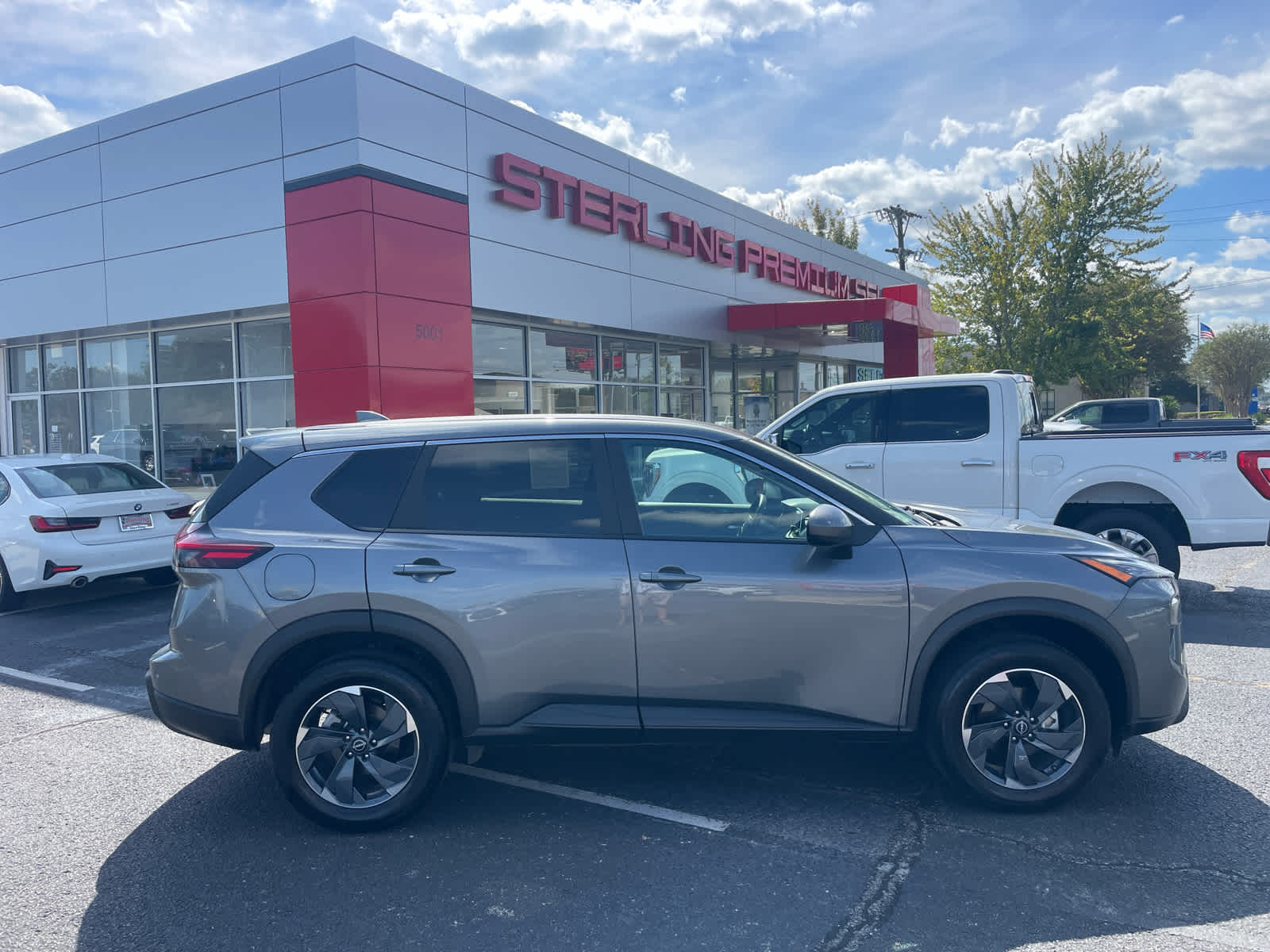 2025 Nissan Rogue SV's photo