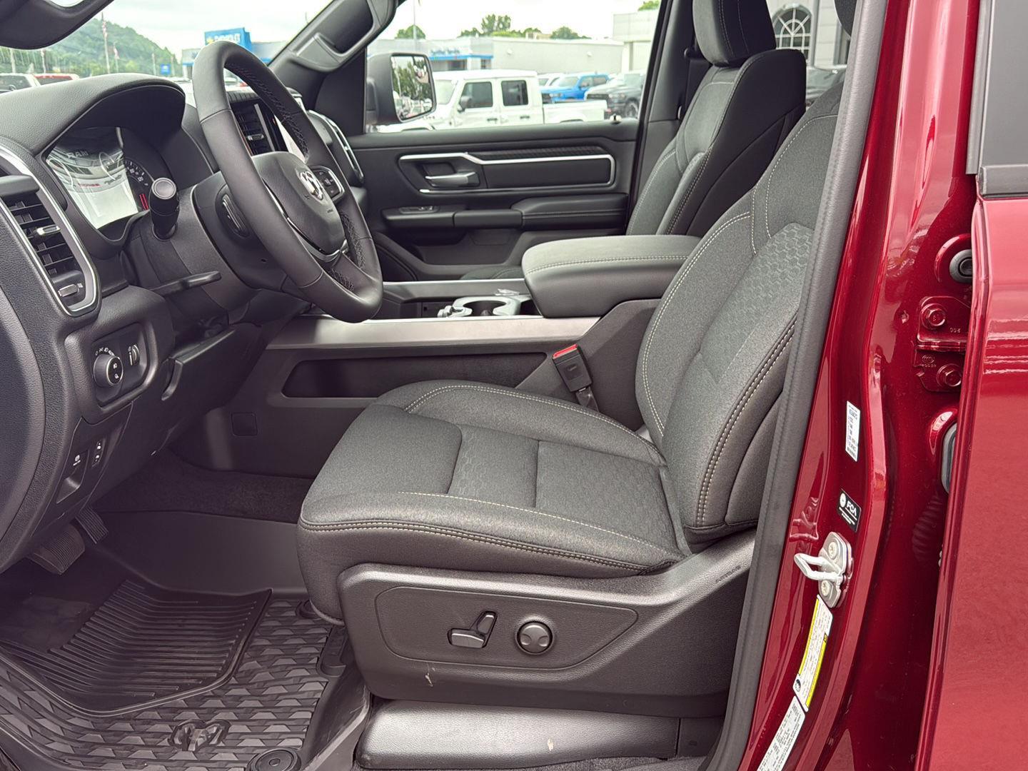 2025 Ram 1500 Big Horn photo 9