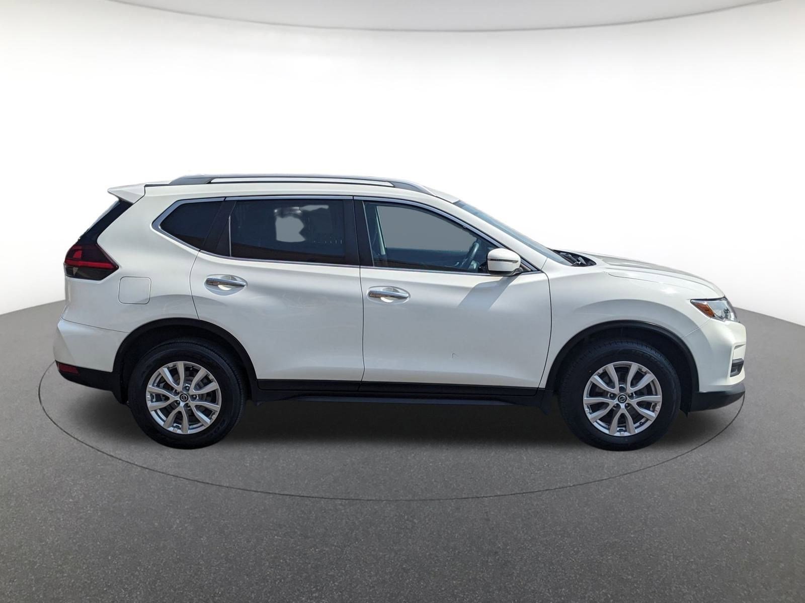 2020 Nissan Rogue SV photo 4