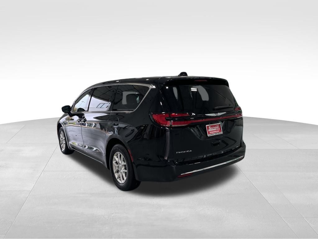 2025 Chrysler Pacifica photo 4