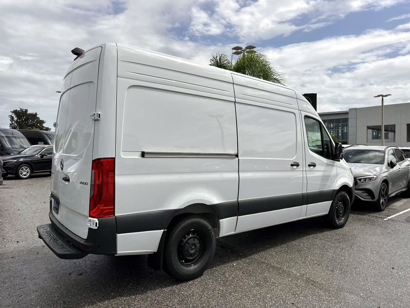 2026 Mercedes Benz Sprinter 2500 photo 4