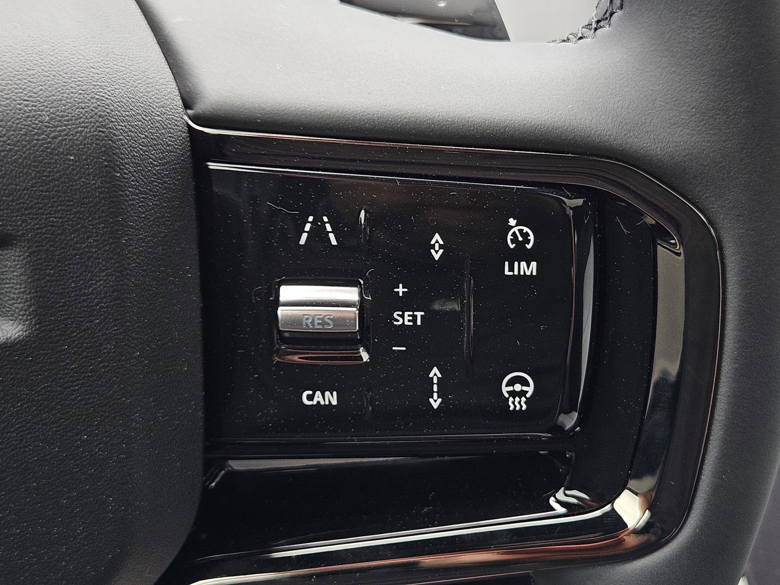2026 Land Rover Range Rover Evoque Dynamic SE photo 19