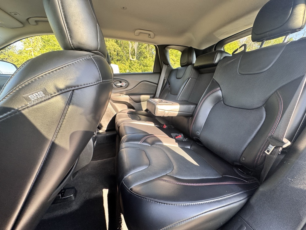 2019 Jeep Cherokee Trailhawk photo 21