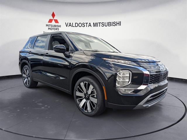 2025 Mitsubishi Outlander SE's photo