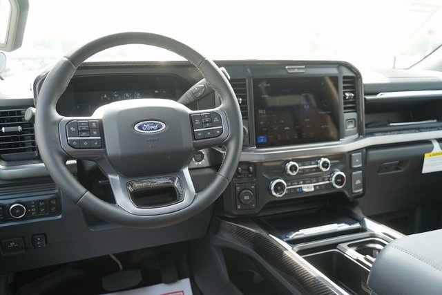 2025 FORD F-250 - Image 32