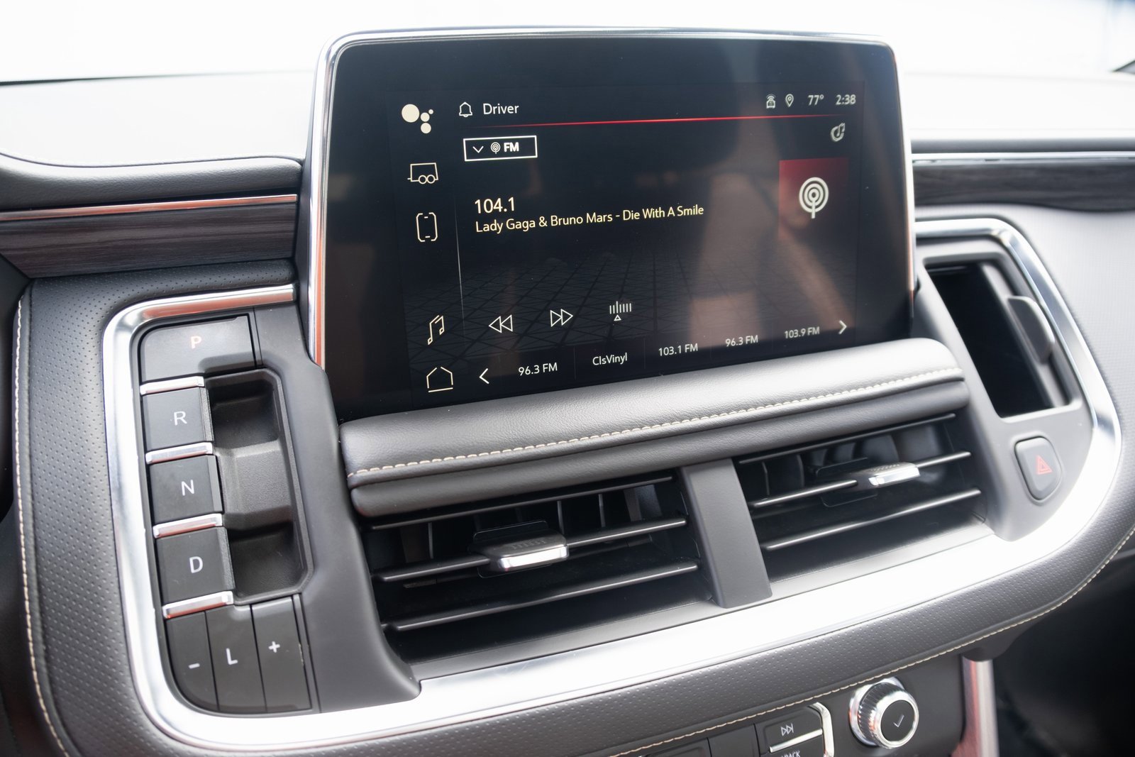 2023 Gmc Yukon XL SLT photo 3